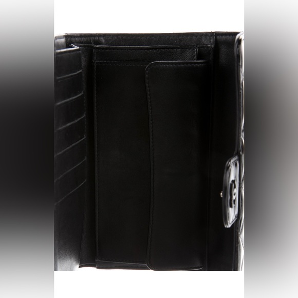 Chanel Trifold Wallet - Black Patent - Picture 5 of 5